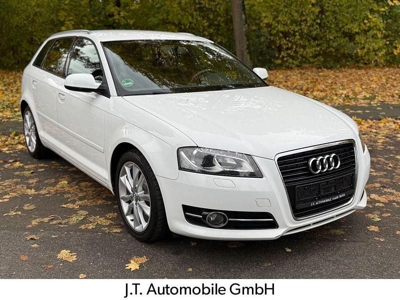 Weiß Gebraucht 2011 Audi A3 Sportback Sport Limousine | 5.299 € (Fairer Preis) - Bild 1/4