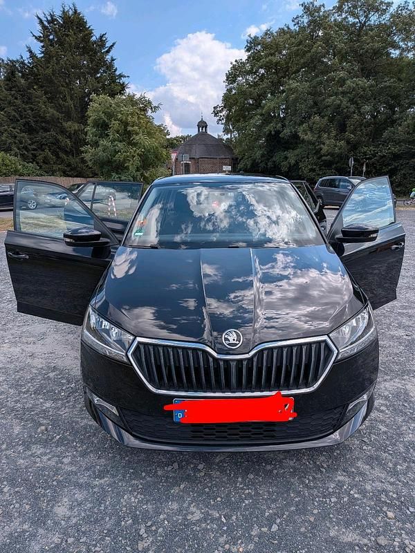 Schwarz Gebraucht 2019 Skoda Fabia Active Limousine | 7.777 € (Guter Preis) - Bild 1/4