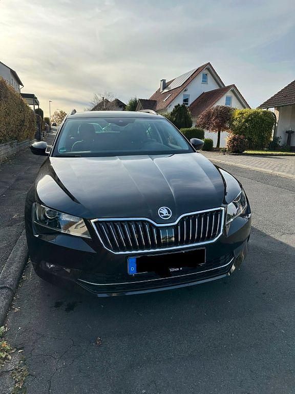Schwarz Gebraucht 2019 Skoda Superb Kombi | 21.900 € (Guter Preis) - Bild 1/4