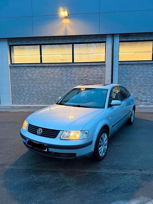 Gebraucht VW Passat 105 PS (77 kW) 1998 Grau Limousine