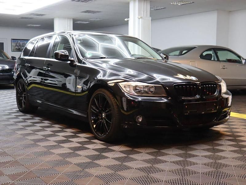 Gebraucht BMW 330 245 PS (180 kW) 2011 Schwarz Kombi