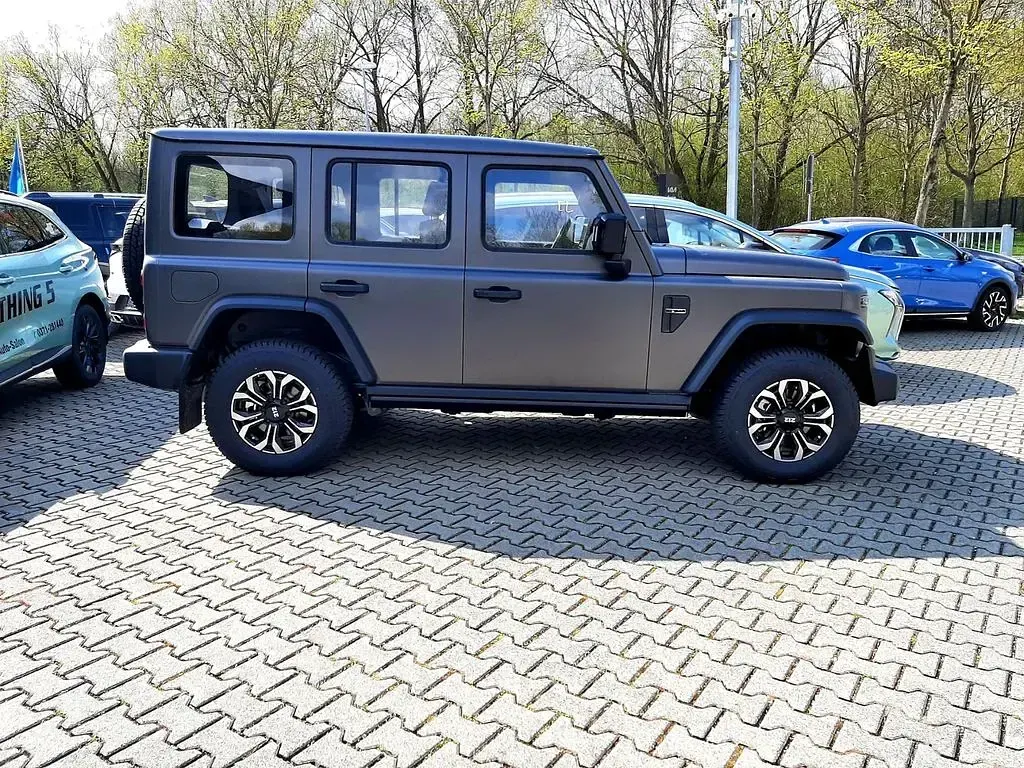 Neu BAW 212 166 PS (122 kW) 2026 Grau SUV