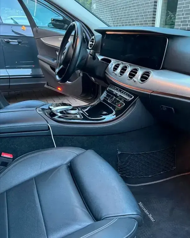 Gebraucht Mercedes E220 Avantgarde 194 PS (142 kW) 2017 Schwarz Limousine