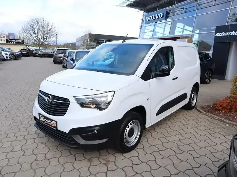 Używany Opel Combo 102 KM (75 kW) 2023 Biały Minivan