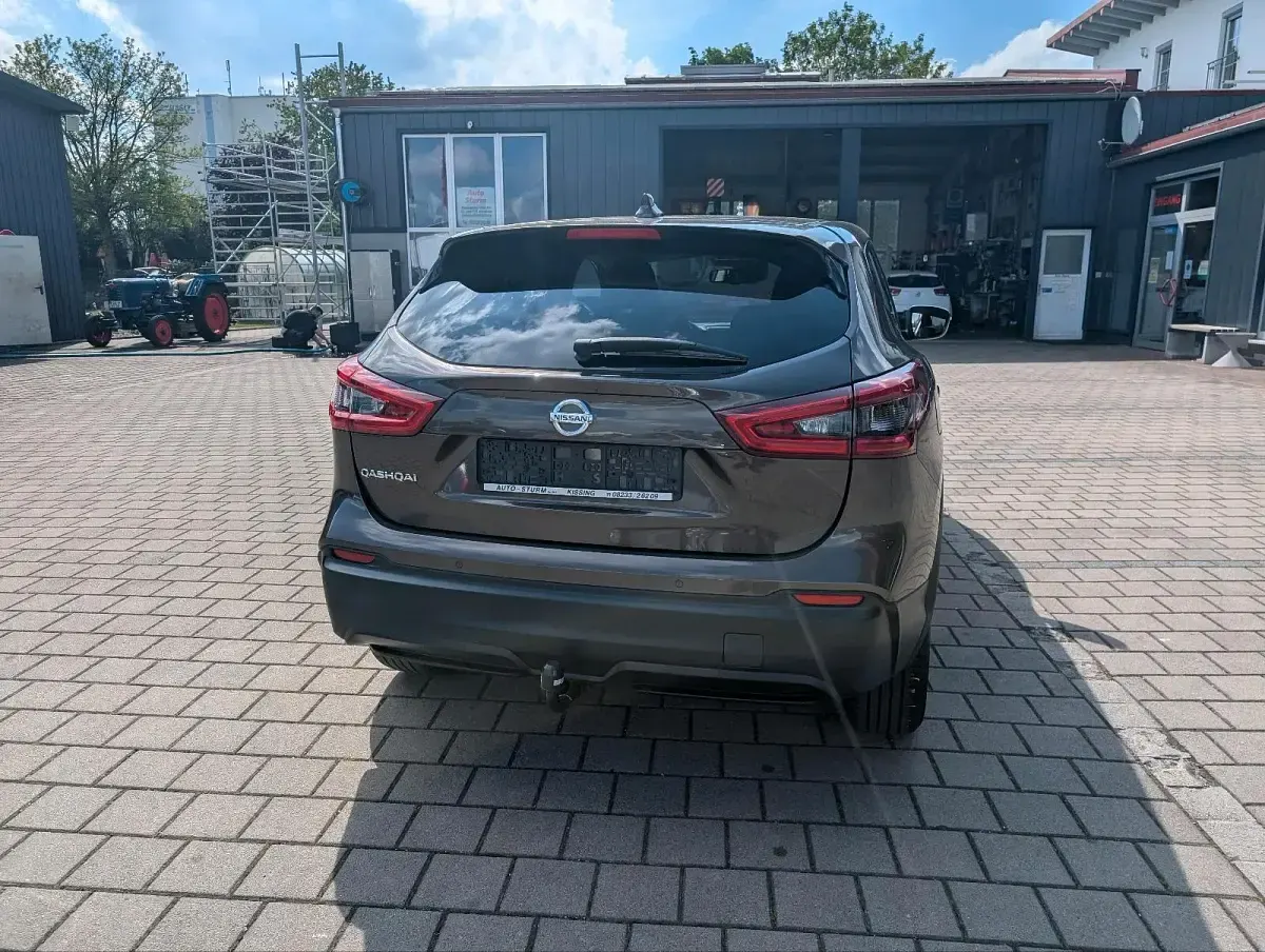 Gebraucht Nissan Qashqai Acenta 116 PS (85 kW) 2017 Braun SUV