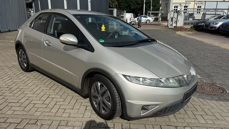 Grau Gebraucht 2007 Honda Civic Limousine | 3.999 € (Fairer Preis) - Bild 1/4