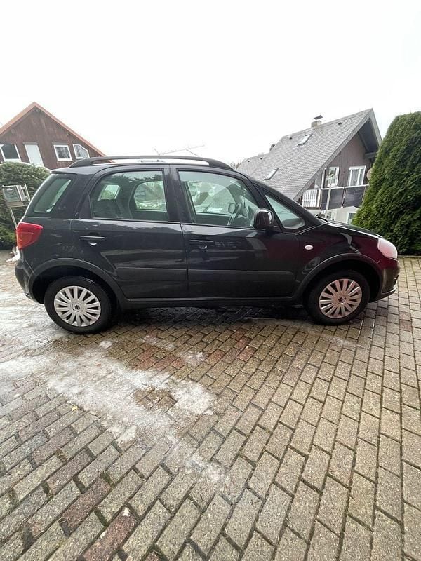 Schwarz Gebraucht 2010 Suzuki SX4 Club Kleinwagen | 5.900 € (Guter Preis) - Bild 1/4
