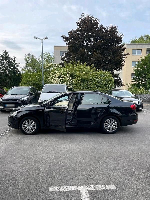 Gebraucht VW Jetta 122 PS (89 kW) 2013 Schwarz Limousine