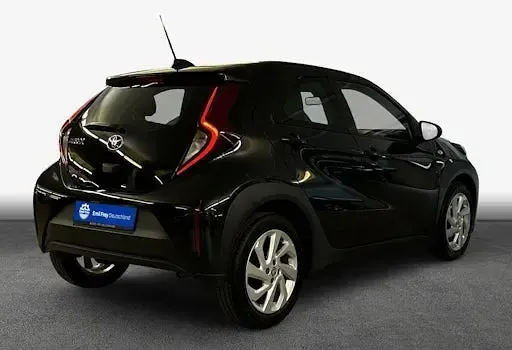 Gebraucht Toyota Aygo X X-play 72 PS (52 kW) 2022 Mysticschwarz mica metallic SUV