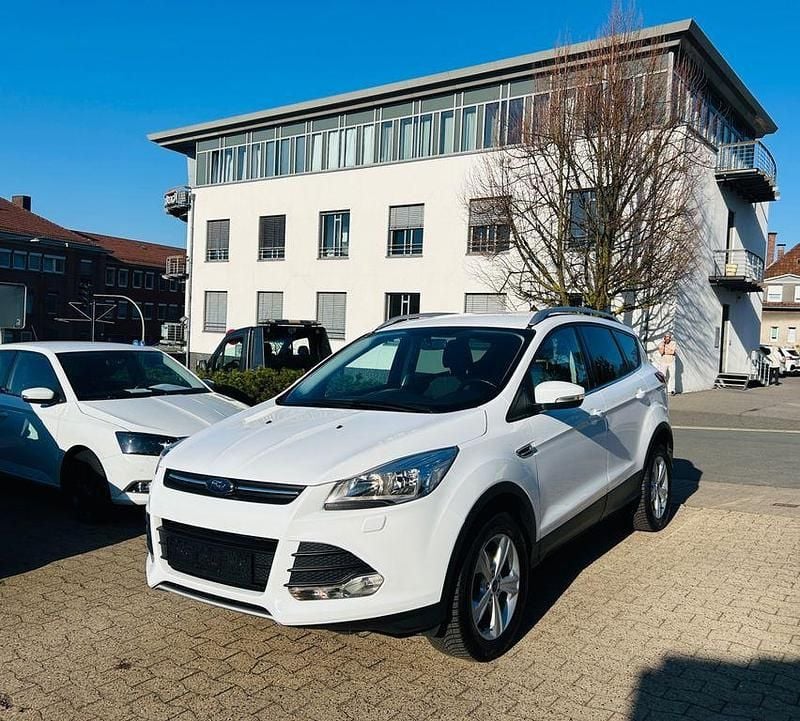 Gebraucht Ford Kuga Trend 150 PS (110 kW) 2015 Weiß SUV