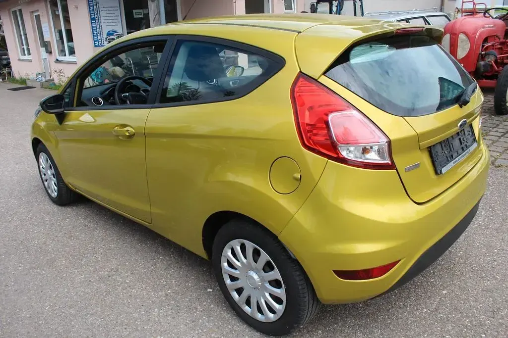 Gebraucht Ford Fiesta Trend 65 PS (47 kW) 2013 Gold Kleinwagen