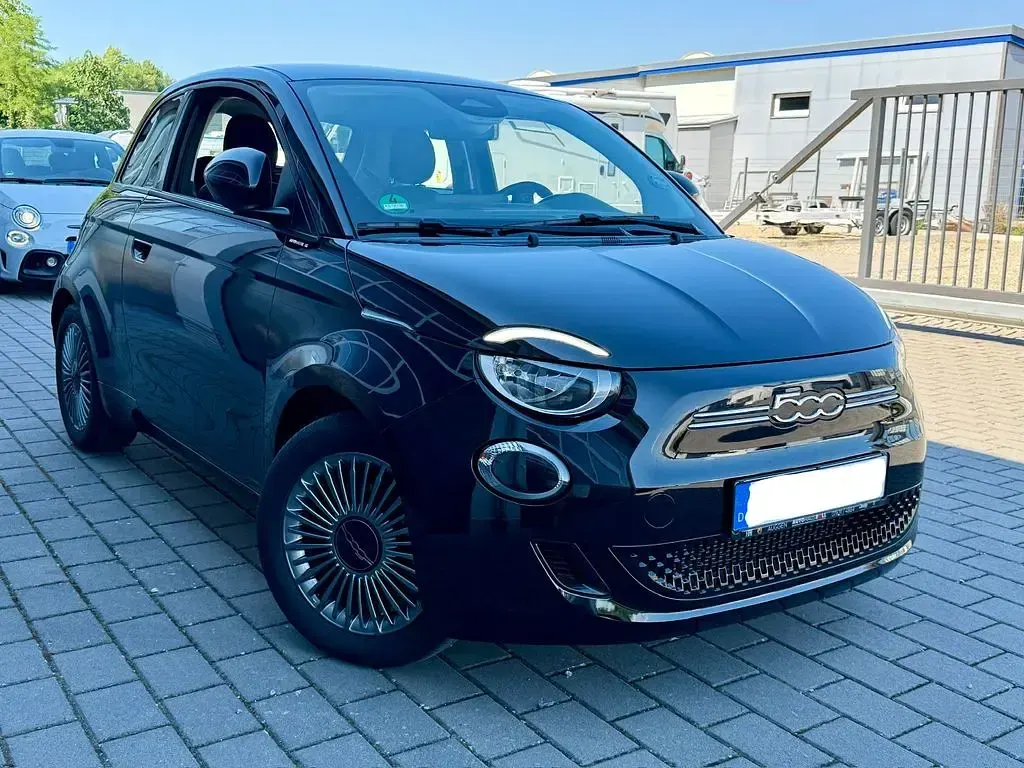 Gebraucht Fiat 500e Basis 86 kW (118 PS) 2024 Schwarz Kleinwagen