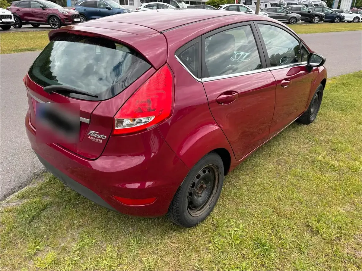 Gebraucht Ford Fiesta 94 PS (69 kW) 2011 Violet Kleinwagen