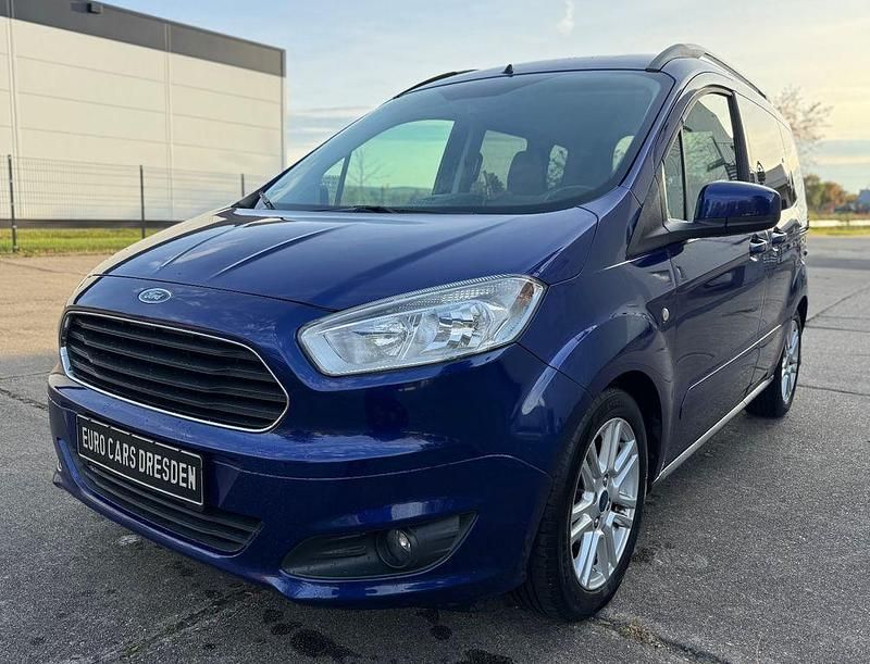 Blau Gebraucht 2017 Ford Tourneo Courier Titanium Van / Kleinbus | 6.500 € (Fairer Preis) - Bild 1/4