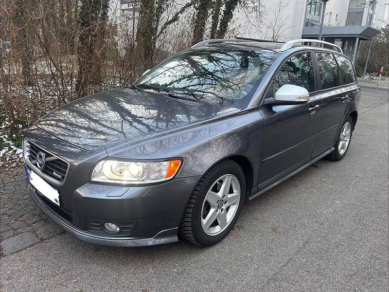 Grau Gebraucht 2011 Volvo V50 R-Design Kombi | 7.590 € (Etwas zu teuer) - Bild 1/4