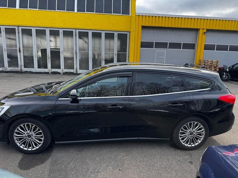 Gebraucht Ford Focus Active 150 PS (110 kW) 2019 Schwarz Limousine