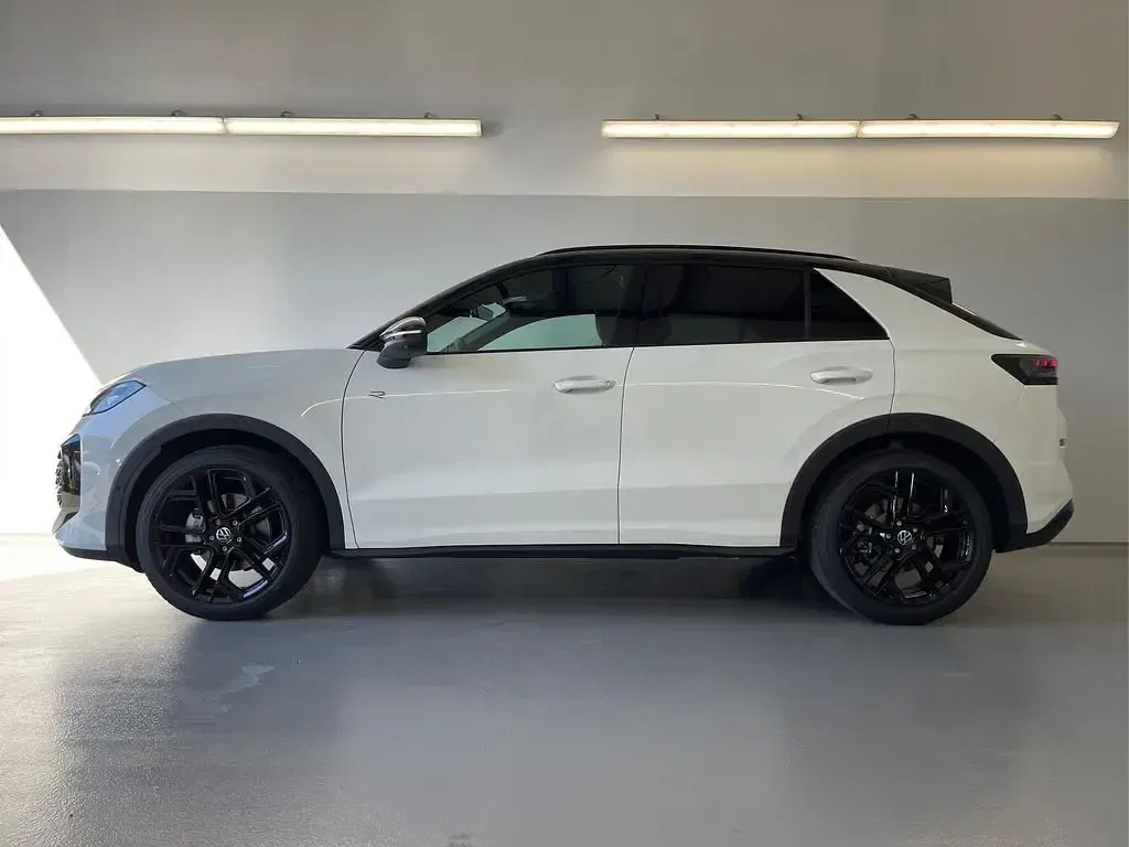 Neu VW T-Roc R-line 150 PS (110 kW) 2026 [0qa1] pure white / dach schwarz SUV
