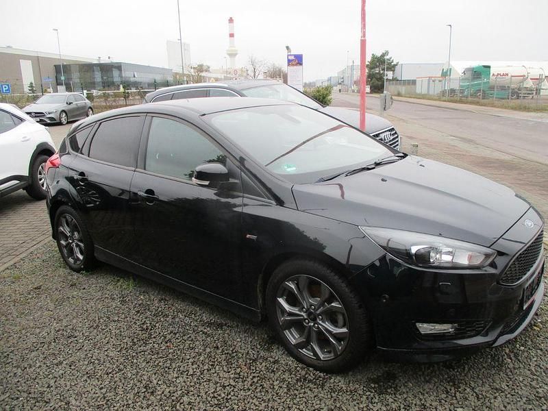 Gebraucht Ford Focus ST-Line 182 PS (133 kW) 2018 Schwarz Limousine