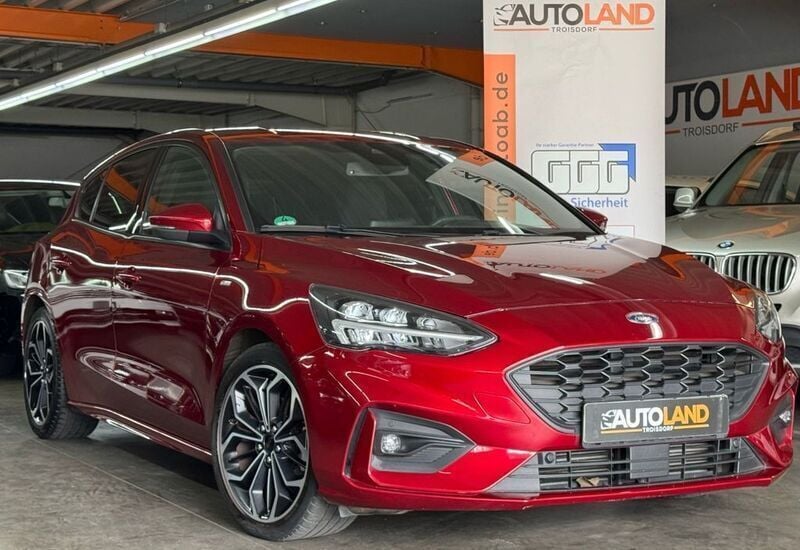 Rot Gebraucht 2019 Ford Focus ST-Line Limousine | 13.999 € (Guter Preis) - Bild 1/4