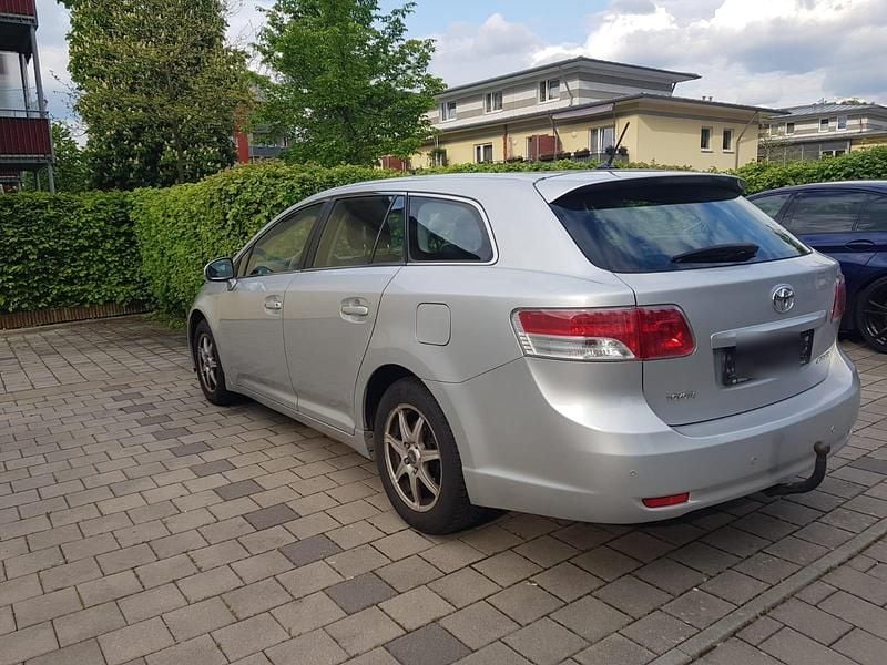 Silber Gebraucht 2009 Toyota Avensis Kombi | 4.900 € (Fairer Preis) - Bild 1/4