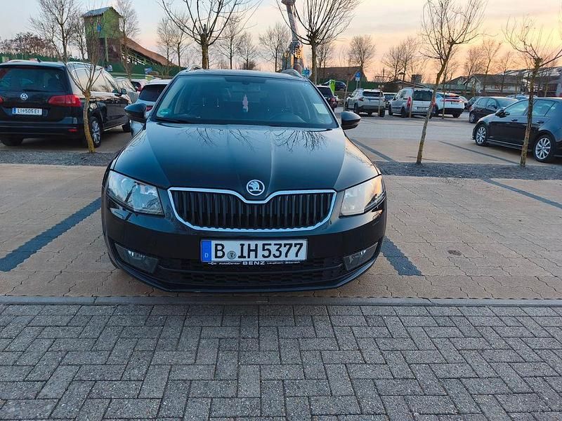 Gebraucht Skoda Octavia Elegance 150 PS (110 kW) 2015 Schwarz Kleinwagen