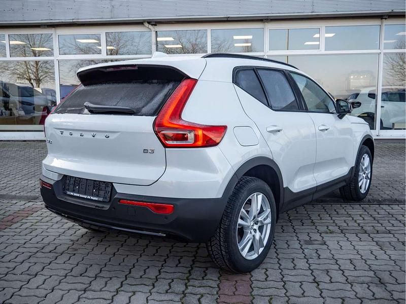 Neu Volvo XC40 Plus 163 PS (119 kW) 2025 Weiß SUV