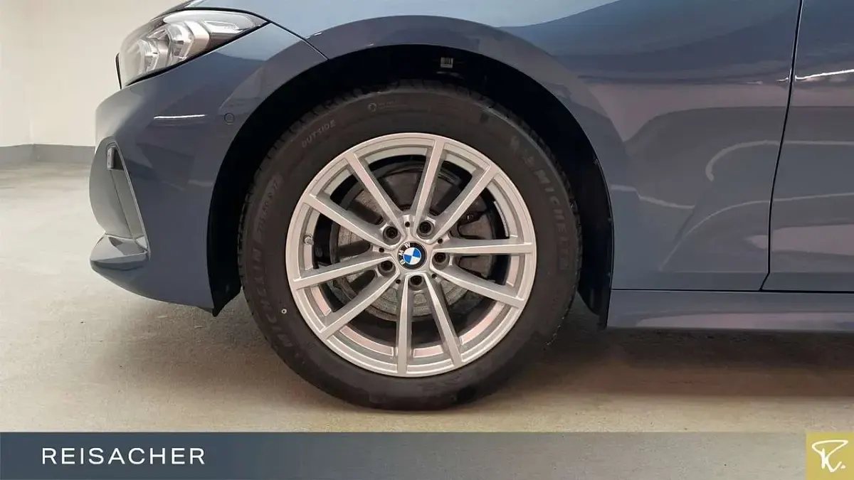 Gebraucht BMW 320 Comfort Edition 190 PS (139 kW) 2025 Arctic race blue metallic Kombi