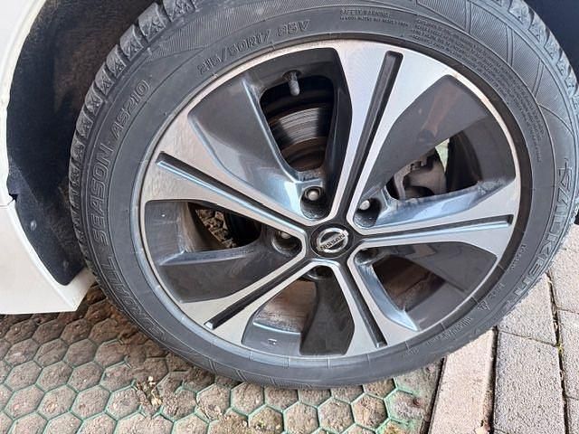 Gebraucht Nissan Leaf Tekna 110 kW (150 PS) 2018 Weiß Kleinwagen