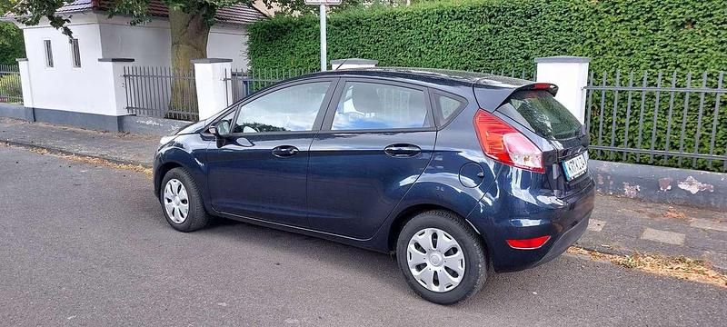 Blau Gebraucht 2017 Ford Fiesta Trend Kleinwagen | 8.700 € (Fairer Preis) - Bild 1/4