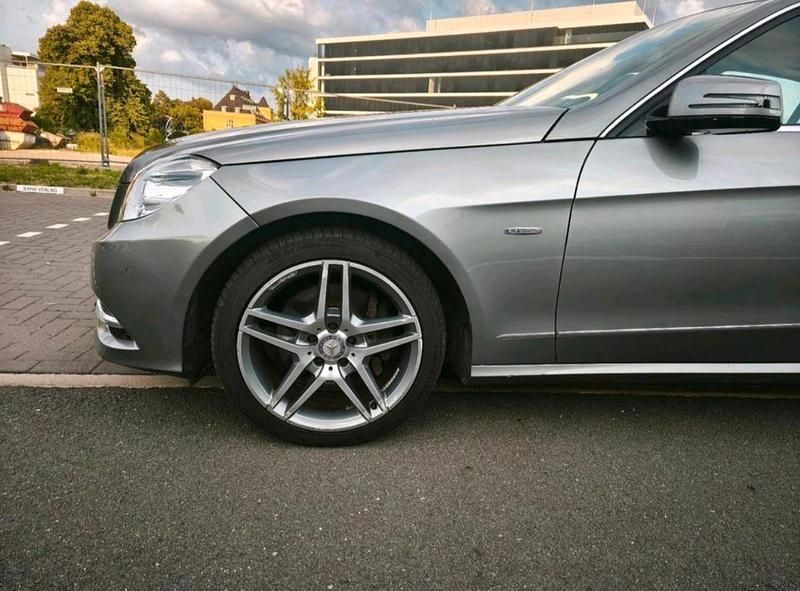 Gebraucht Mercedes E300 Avantgarde 204 PS (150 kW) 2010 Grau Limousine