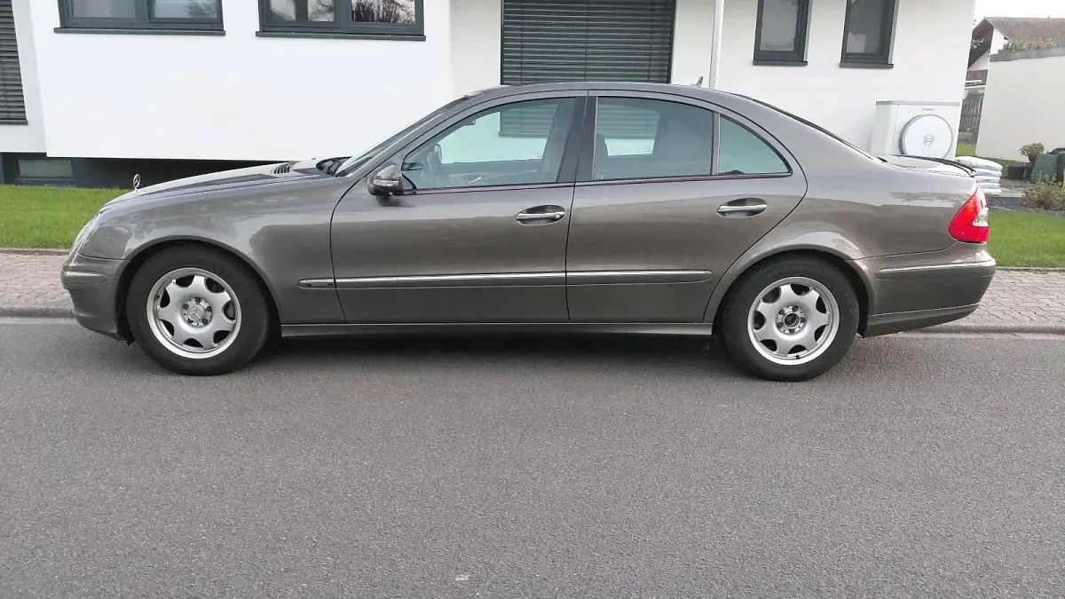Gebraucht Mercedes E220 Elegance 170 PS (125 kW) 2007 Limousine
