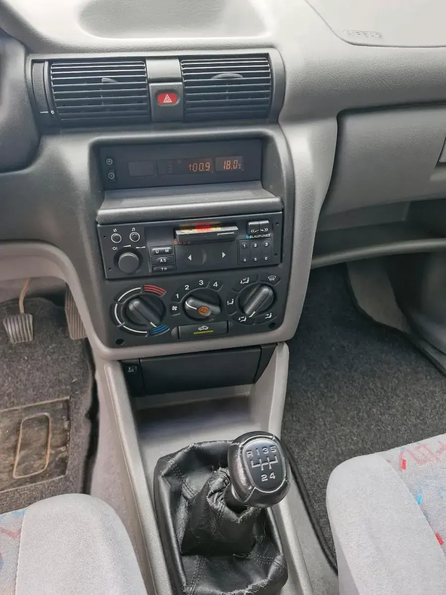 Gebraucht Opel Astra 70 PS (51 kW) 1995 Grau Limousine