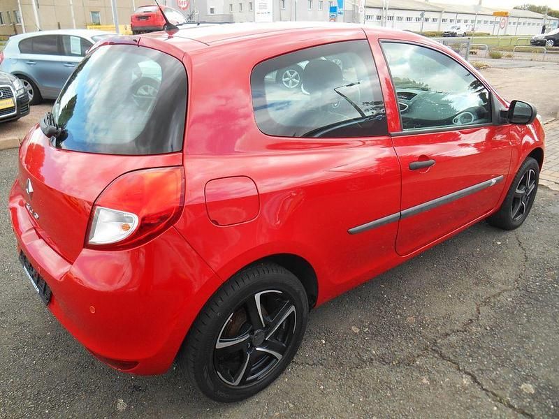Gebraucht Renault Clio III 75 PS (55 kW) 2012 Rot Kleinwagen