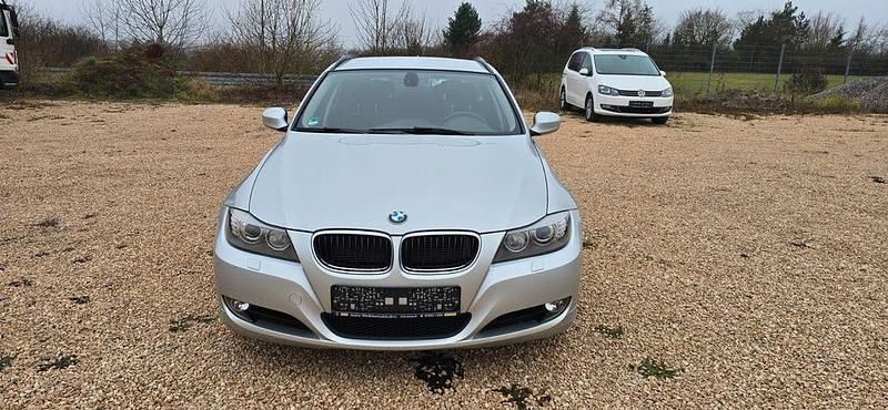 Silber Gebraucht 2012 BMW 320 Kombi | 7.900 € (Superpreis) - Bild 1/4