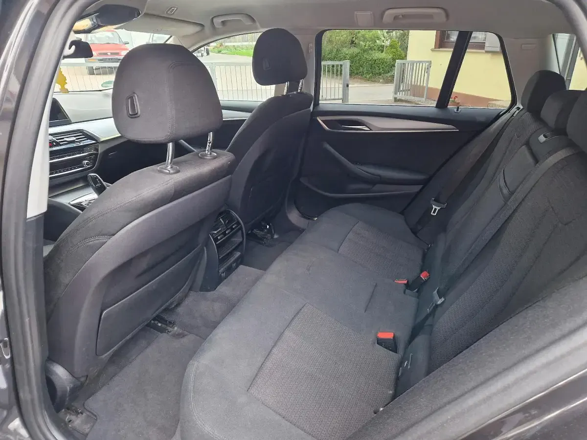 Gebraucht BMW 520 190 PS (139 kW) 2018 Grau Kombi