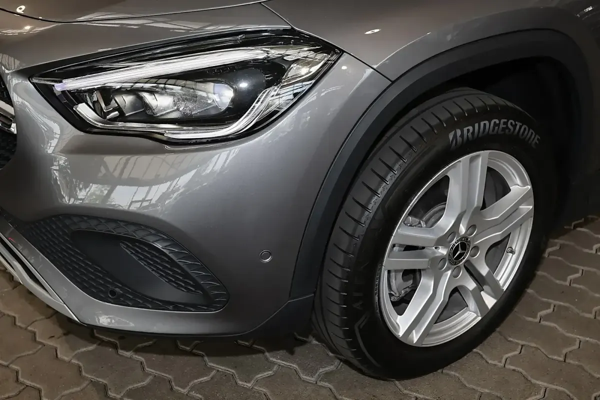 Gebraucht Mercedes GLA250 160 PS (117 kW) 2022 Metalliclack mountaingrau SUV