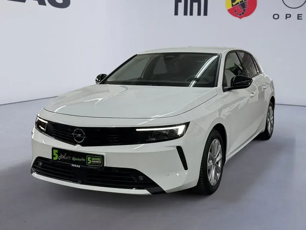Usado Opel Astra Enjoy 131 HP (96 kW) 2023 Branco Sedan