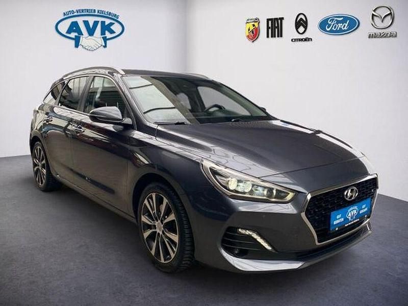Gebraucht Hyundai i30 Premium 140 PS (102 kW) 2019 Grau Limousine