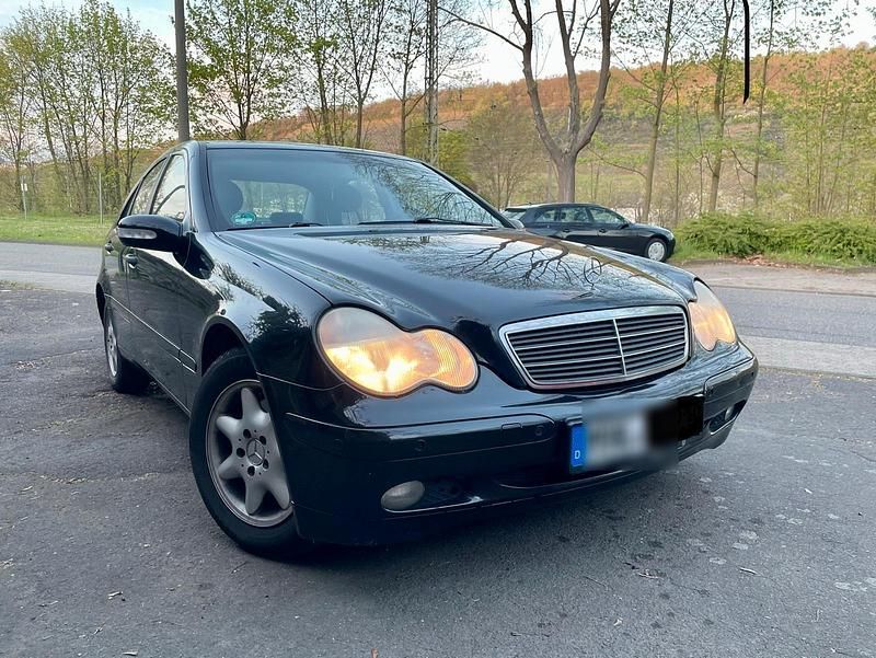 Schwarz Gebraucht 2003 Mercedes C180 Limousine | 2.799 € (Teuer) - Bild 1/4