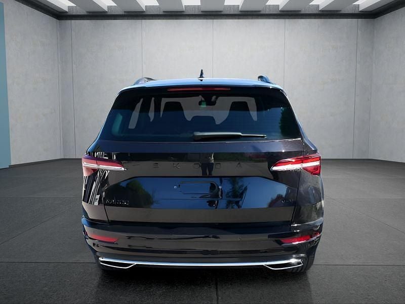 Schwarz Neu 2025 Skoda Karoq SportLine SUV | 41.399 € (Fairer Preis) - Bild 1/4