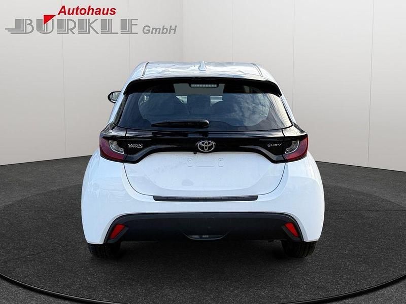 Gebraucht Toyota Yaris Hybrid Comfort 92 PS (67 kW) 2024 Weiß Limousine