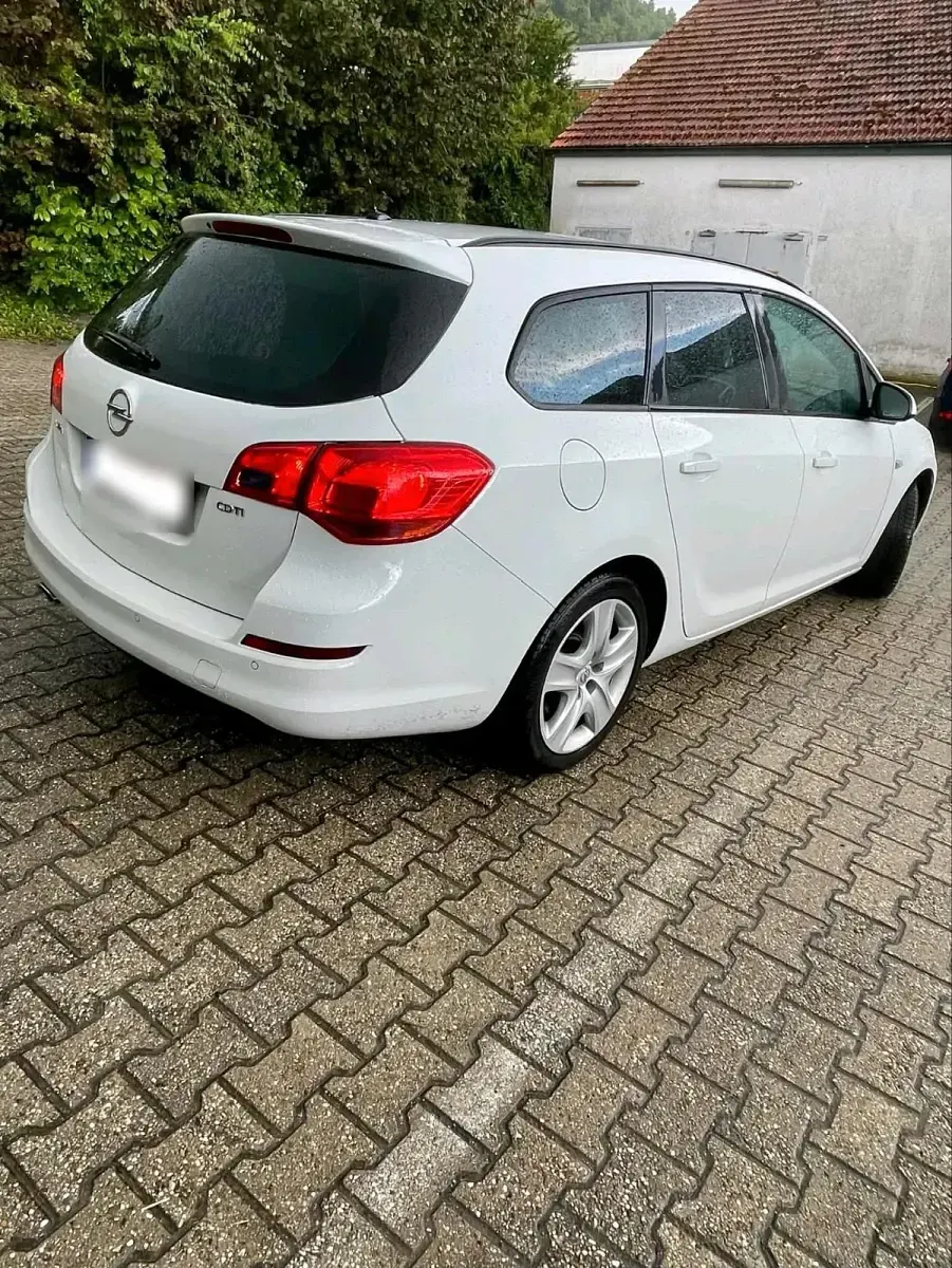Gebraucht Opel Astra 160 PS (117 kW) 2011 Weiß Kombi