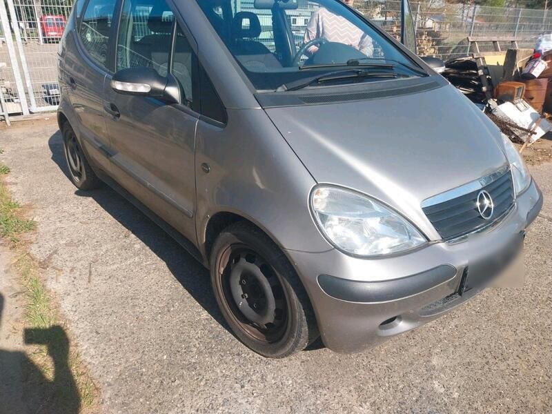 Grau Gebraucht 2004 Mercedes A140 Kleinwagen | 1.100 € - Bild 1/4