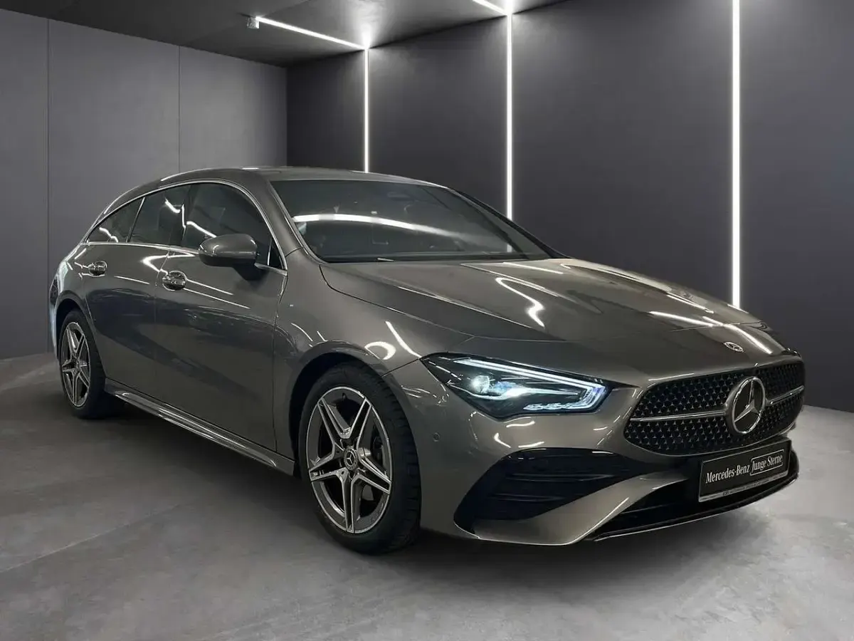 Gebraucht Mercedes CLA180 AMG 136 PS (100 kW) 2025 Lack mountaingrau Limousine