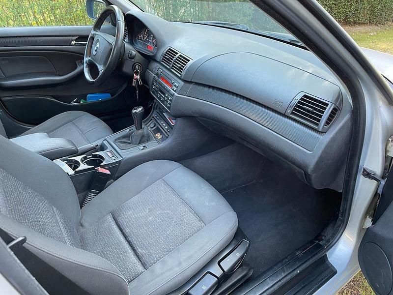 Silber Gebraucht 2004 BMW 320 Limousine | 2.500 € (Guter Preis) - Bild 1/4