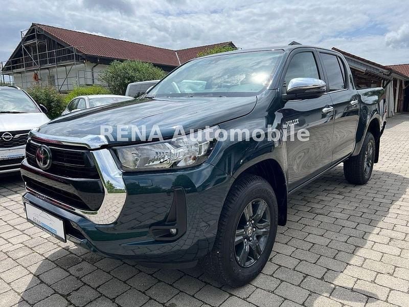 Grün metallic 6s3 Neu 2025 Toyota HiLux Comfort Abholung | 49.490 € (Superpreis) - Bild 1/4