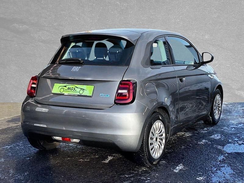 Gebraucht Fiat 500e Action 69 kW (95 PS) 2022 Mineral grau (met.lack.) Kleinwagen