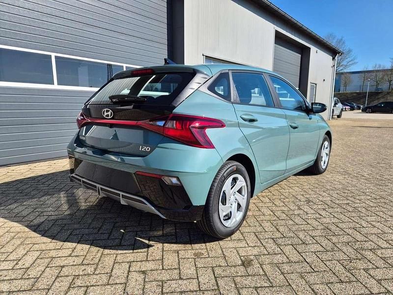 Neu Hyundai i20 Trend 90 PS (66 kW) 2026 Mangrove green Kleinwagen
