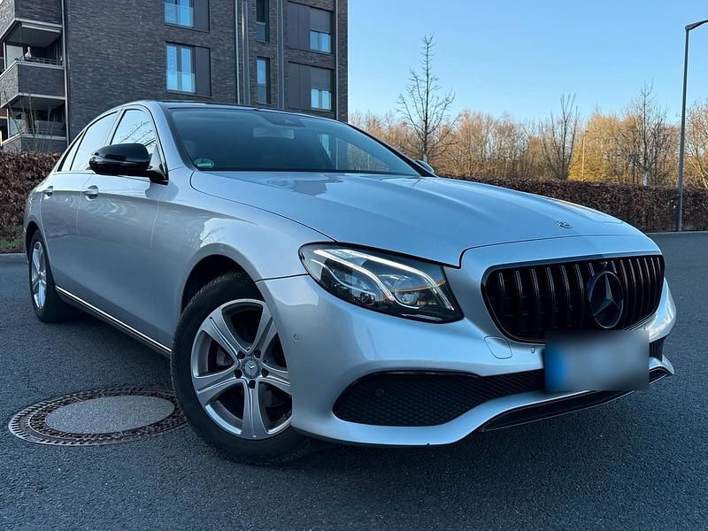 Gebraucht Mercedes E220 194 PS (142 kW) 2016 Silber Limousine