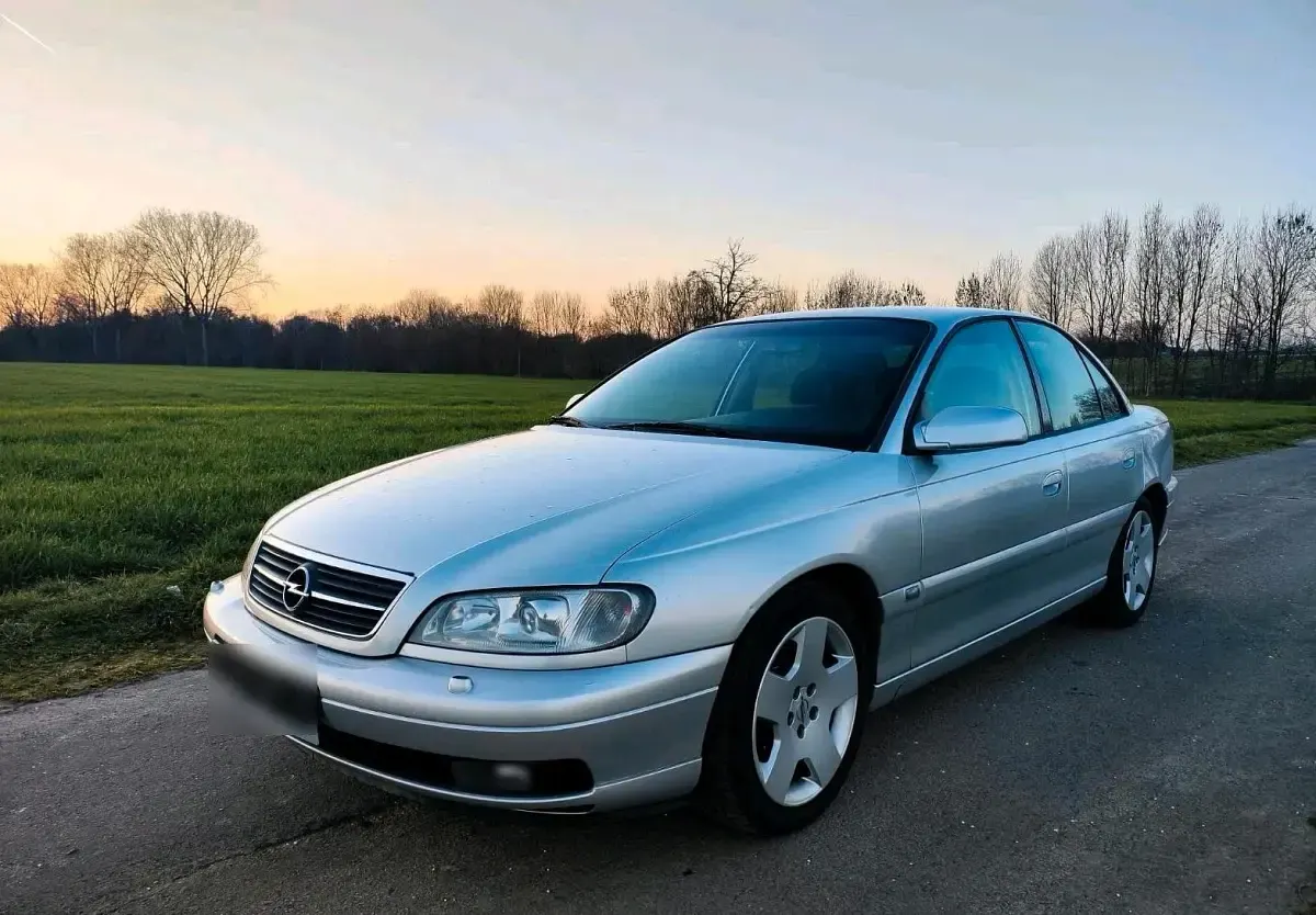 Occasion Opel Omega 146 ch (107 kW) 2001 Argent Berline